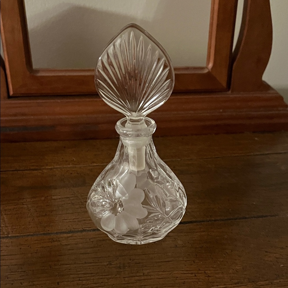 Elegant Clear Glass Perfume Bottle